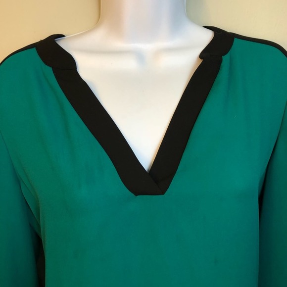 Iz Byer Green and Black V Neck Chiffon Tunic Medium - Picture 4 of 6